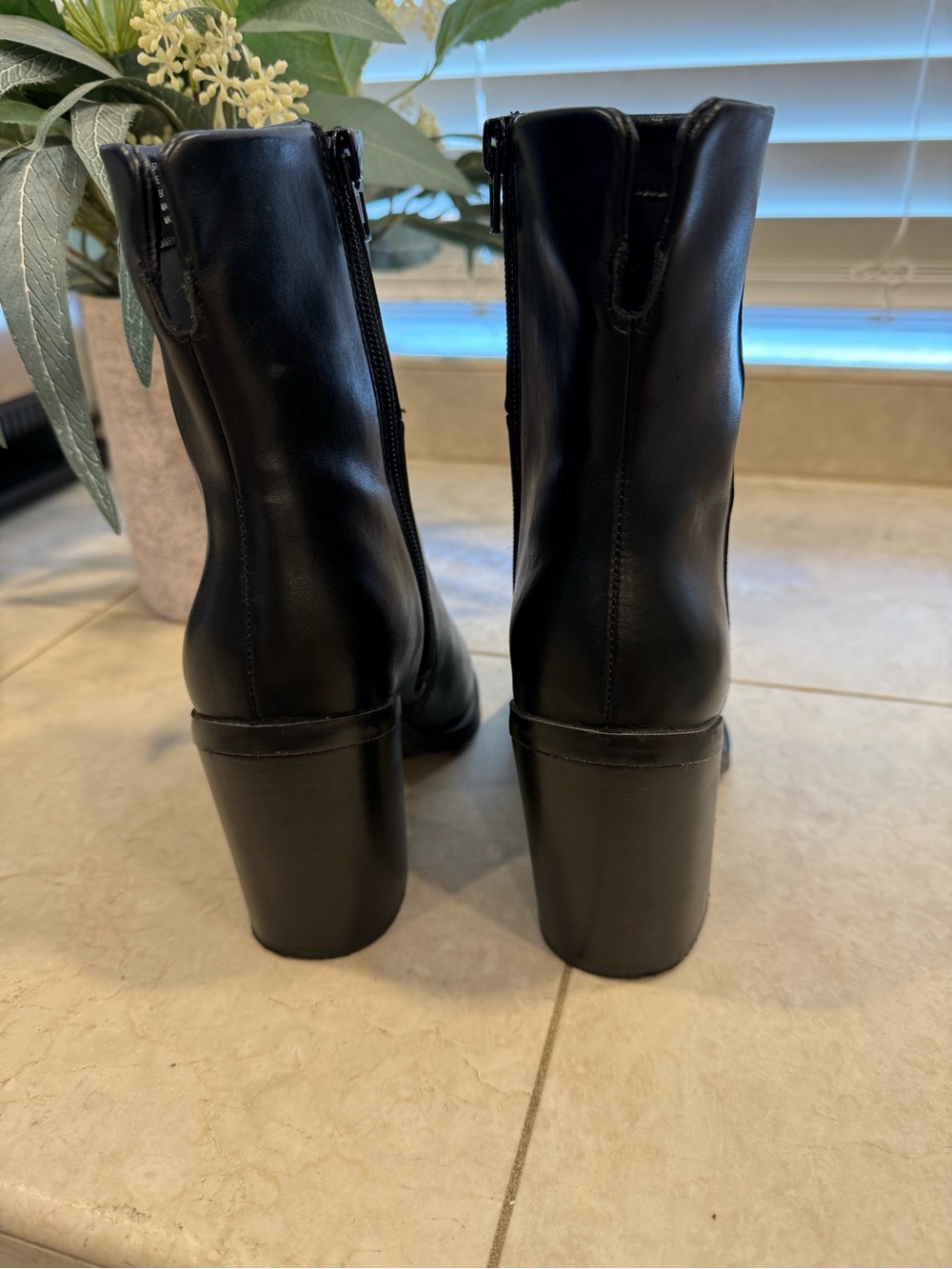 Steve Madden Black Pointed Toe Leather Boots - Picture 3 of 5